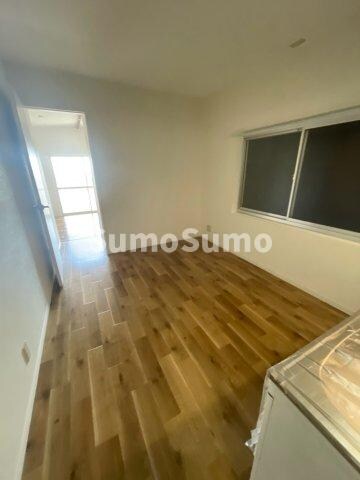 物件内観写真11　(こちらのリビングで趣味の時間をお楽しみください)