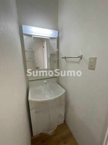 物件内観写真15　(ゆったりとスペースのある洗面所)