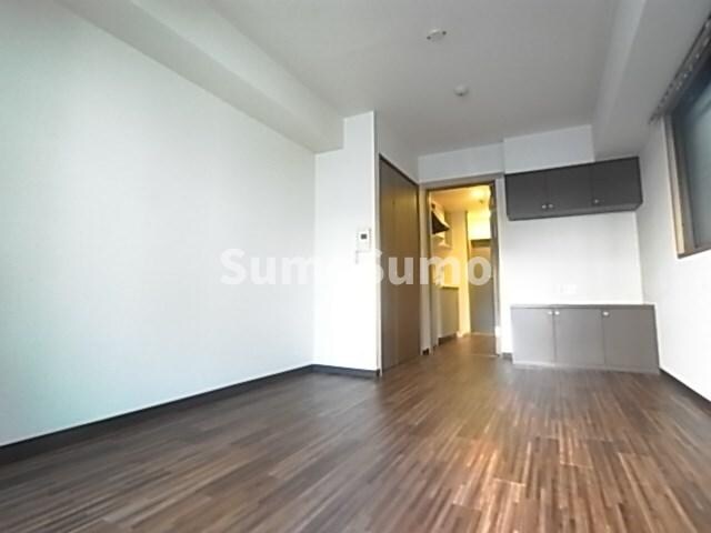 物件内観写真5　(こちらの居間で趣味の時間をお楽しみください)