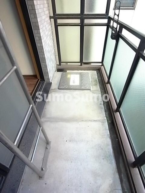 物件内観写真9　(お洗濯にも便利なバルコニー付き)