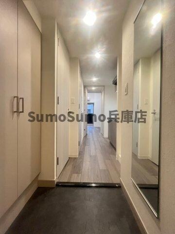 物件内観写真6　(ゆったりとした玄関です)