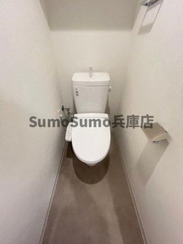 トイレ(落ち着いた色調のトイレです)