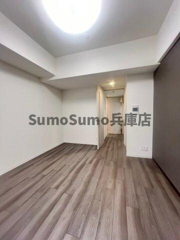 物件内観写真7　(広くて明るい寝室)