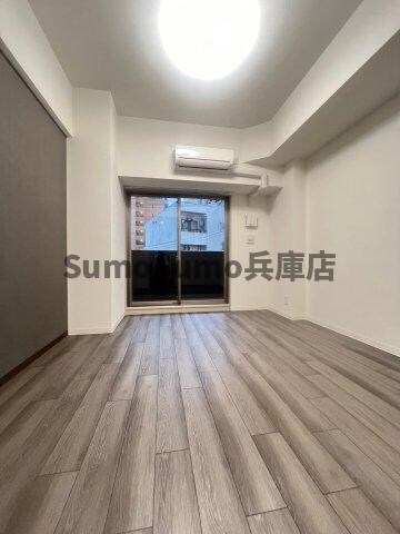 物件内観写真14　(広くて明るい寝室)