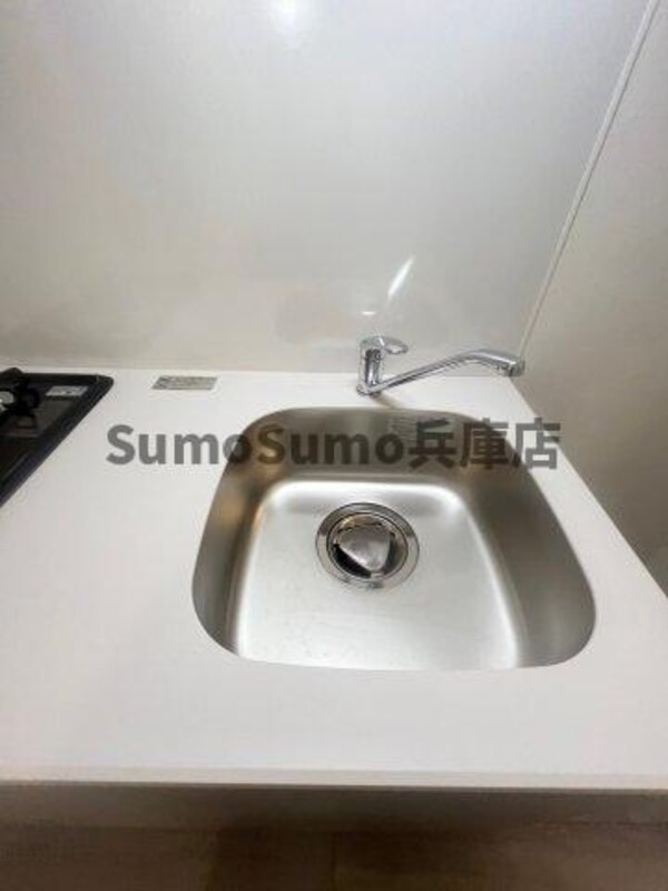 キッチン(コンパクトなキッチンで掃除もラクラク)