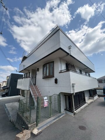 物件外観写真1　(おしゃれな外観です)