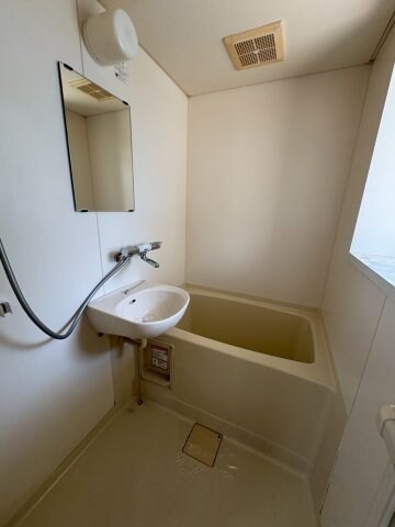 物件内観写真6　(日々の暮らしに欠かせないお風呂です)