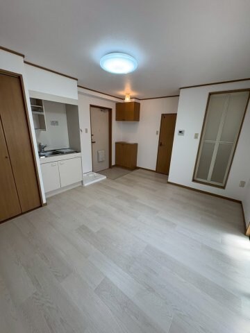 物件内観写真11　(ゆったりとした居間です)