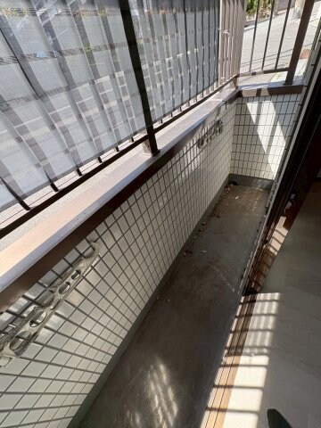 物件内観写真14　(暖かな日差しのふりそそぐバルコニー)