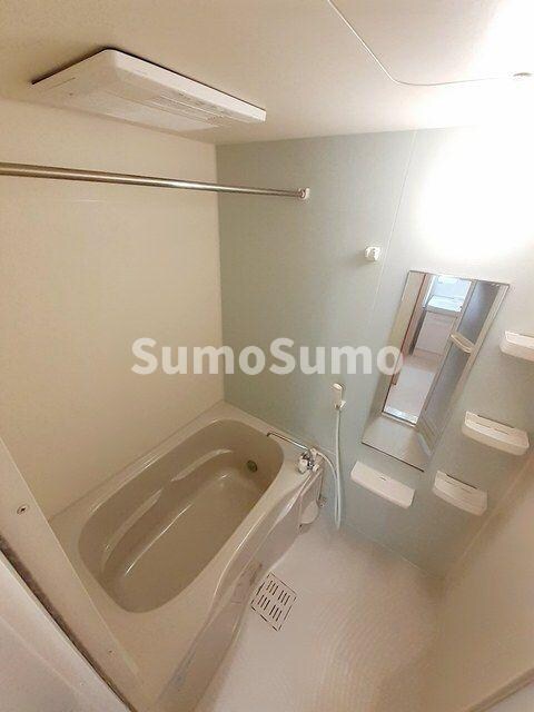 物件内観写真5　(日々の疲れを癒すお風呂付です)