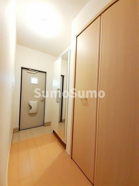 物件内観写真11　(収納もある玄関です)