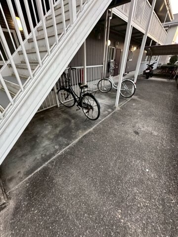 物件外観写真3　(駐車場に車を止められます)