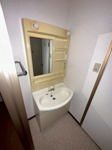 物件内観写真19　(コンパクトで使いやすい洗面所)