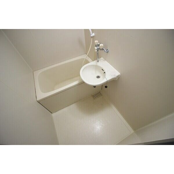 物件内観写真5　(コンパクトで使いやすいお風呂です)