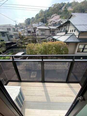 物件内観写真7　(独立洗面台で身支度をすべて済ませてしまいましょう)