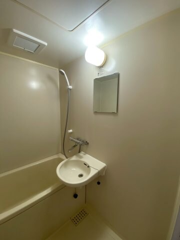 物件内観写真9　(きれいな洋室です)