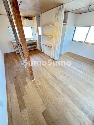 物件内観写真3　(ゆったりとしたリビングです)