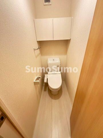 物件内観写真9　(シンプルで使いやすいトイレです)