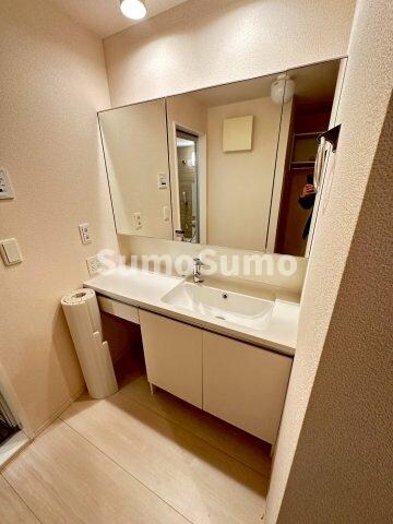 物件内観写真10　(忙しい朝には欠かせない洗面所です)