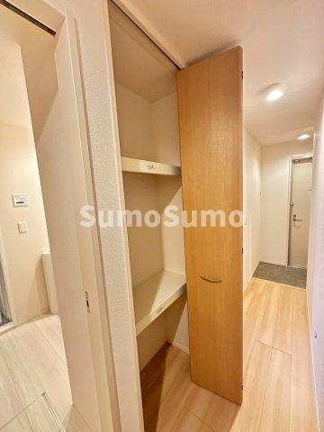 物件内観写真25　(大きなスペースがあり、収納には困りません)