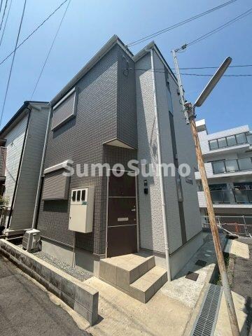 物件外観写真1　(外観は落ち着いています)