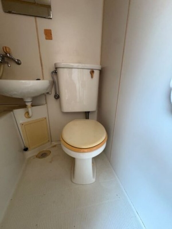 トイレ(落ち着いた色調のトイレです)