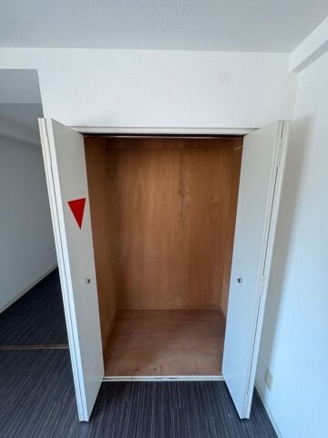 物件内観写真10　(収納豊富です)