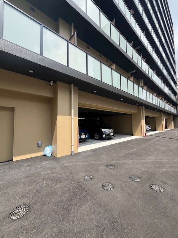 駐車場(外観は落ち着いています)