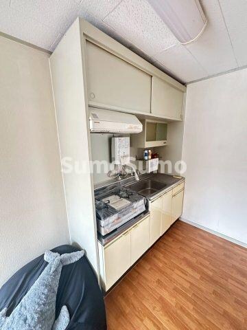 物件内観写真7　(コンパクトなキッチンで掃除もラクラク)