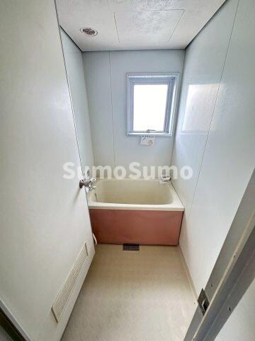 物件内観写真9　(日々の疲れを癒すお風呂付です)