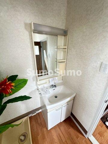 物件内観写真11　(コンパクトで使いやすい洗面所)