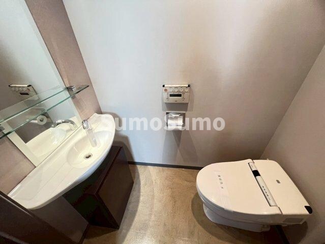 物件内観写真7　(ゆったりとした空間のトイレです)