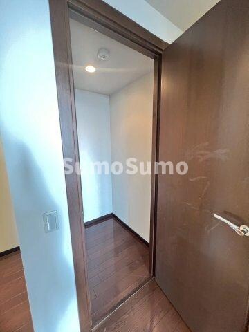 物件内観写真8　(収納豊富です)