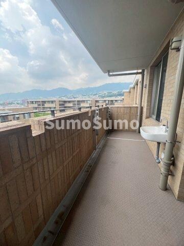 物件内観写真11　(お洗濯にも便利なバルコニー付き)