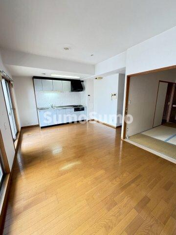 物件内観写真5　(おしゃれなリビングです)