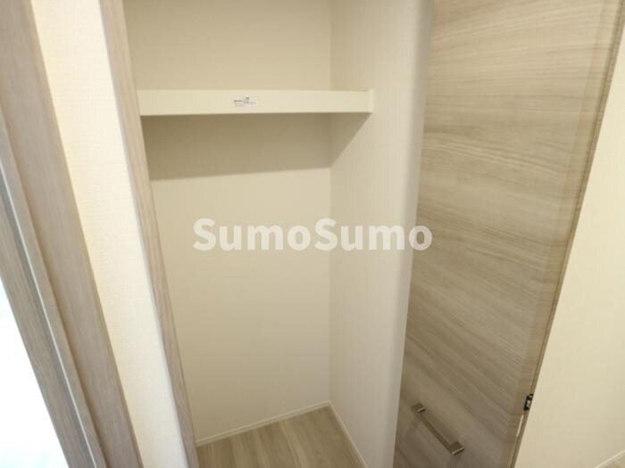 物件内観写真12　(たっぷりとした収納スペースです)