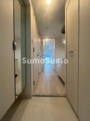 物件内観写真2　(明るい色調の室内です)