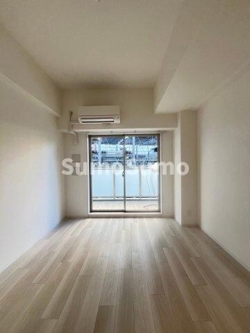 物件内観写真3　(ゆったりとした居間です)