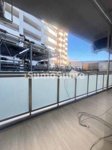 物件内観写真9　(外からの目が気にならないバルコニーで洗濯物が干せます)