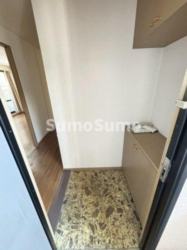 玄関(収納もある玄関です)