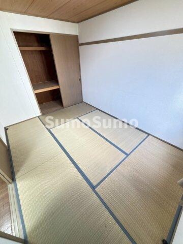 物件内観写真6　(和室、ちょっとしたくつろぎスペースにいかがでしょうか)