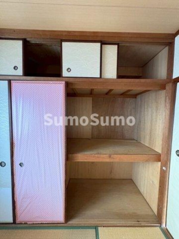 収納(小物を収納するのに便利です)