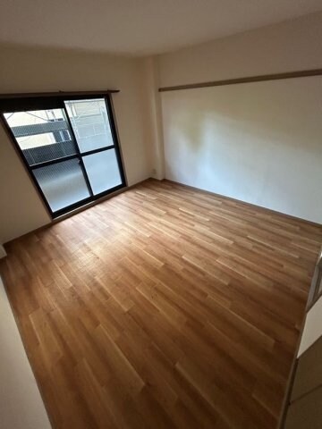 物件内観写真3　(使いやすいリビングです)