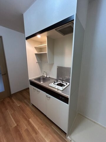 物件内観写真4　(コンパクトなキッチンで掃除もラクラク)