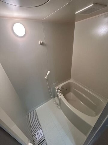 物件内観写真5　(日々の疲れを癒すお風呂付です)