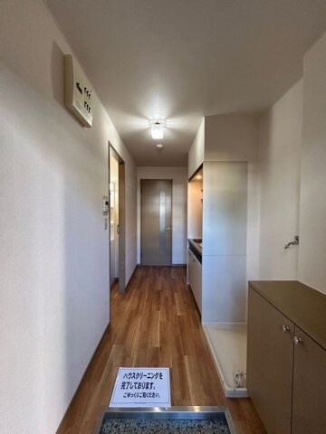 物件内観写真10　(明るい玄関です)