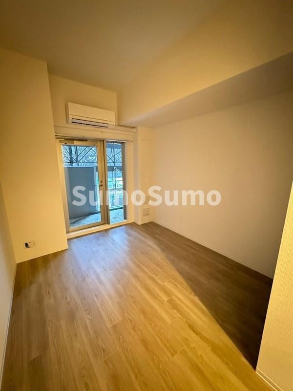 居室(こちらのリビングで趣味の時間をお楽しみください)