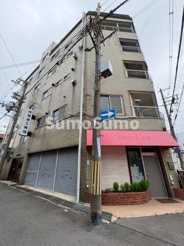 物件外観写真2　(外観は落ち着いています)