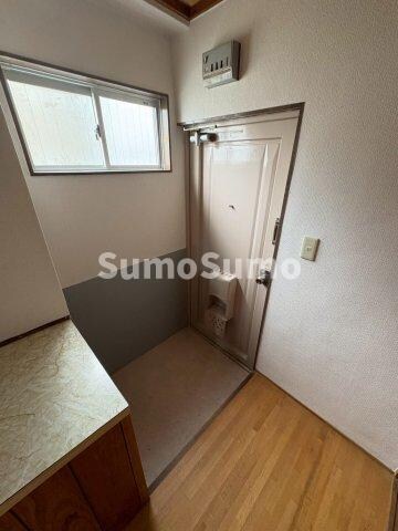物件内観写真3　(落ち着いた玄関です)