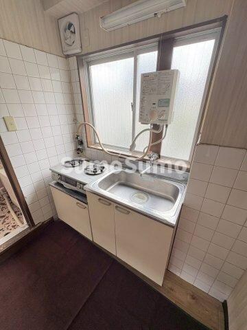 物件内観写真5　(コンパクトなキッチンで掃除もラクラク)